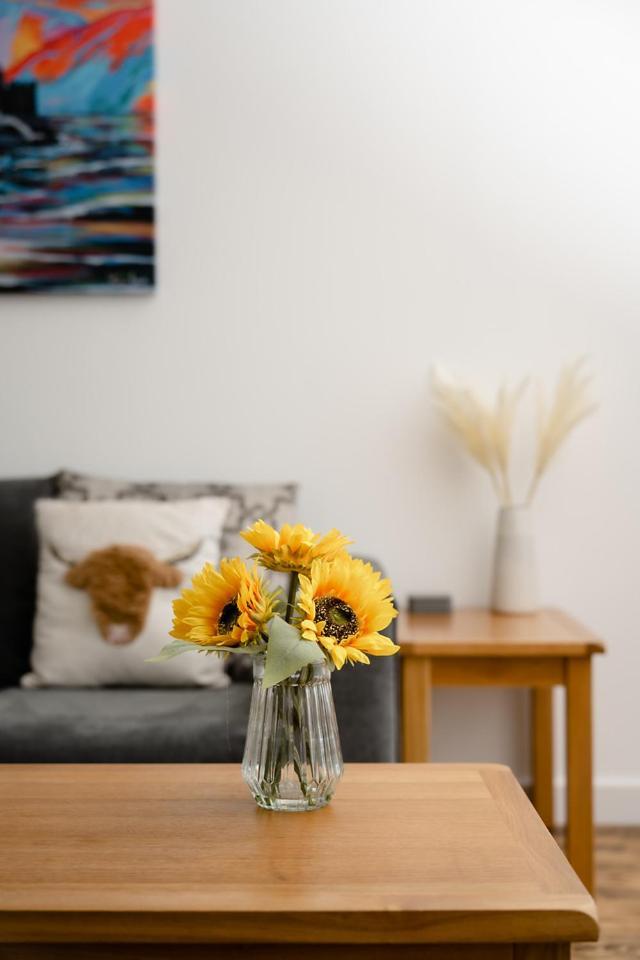 Ness Riverfront Holiday Home - City Centre Инвернесс Экстерьер фото
