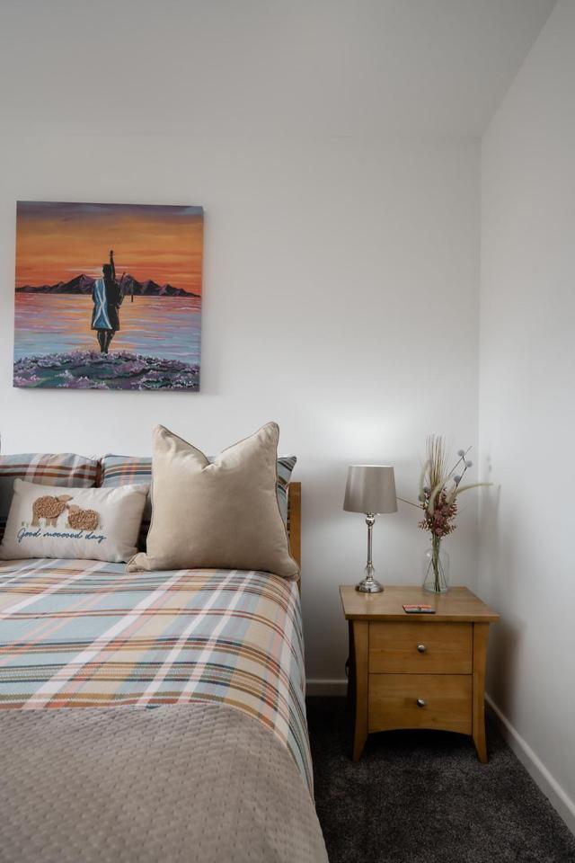 Ness Riverfront Holiday Home - City Centre Инвернесс Экстерьер фото
